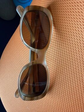 Women's Vintage-Inspired Brown Oval Sunglasses